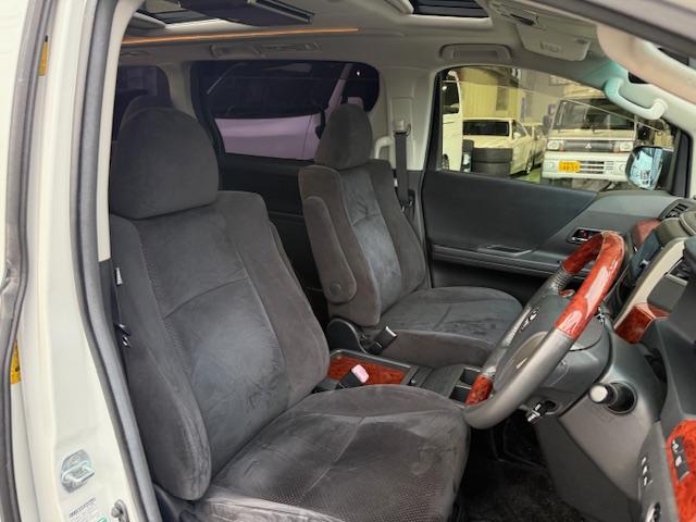 アルファード ２４０Ｓ　プライムセレクションＩＩ　車高調社外ＡＷナビ地デジＢカメＥＴＣＢｌｕｅｔｏｏｔｈ両側Ｐ後部モニタークルコンオットマンＬＥＤライトフォグサンルーフウィンカーミラースマートキー（20枚目）