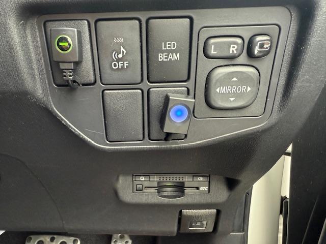 プリウス Ｓツーリングセレクション・Ｇ’ｓ　社外ＡＷナビＤＶＤ地デジＢｌｕｅｔｏｏｔｈバックカメラＥＴＣＬＥＤライトフォグスマートキー（27枚目）