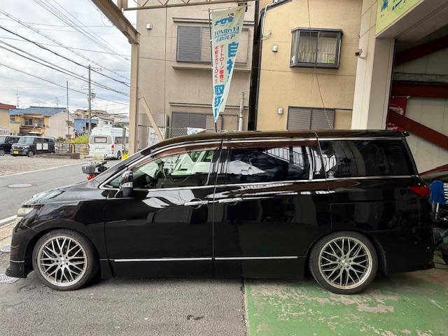エルグランド ２５０ハイウェイスター　エアロ車高調社外ＡＷナビ地デジバックカメラパワースライドドアサンシェードオットマンＥＴＣインテリキーフォグ（9枚目）