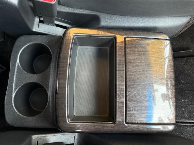 エルグランド ２５０ハイウェイスター　エアロ車高調社外ＡＷナビ地デジバックカメラパワースライドドアサンシェードオットマンＥＴＣインテリキーフォグ（26枚目）