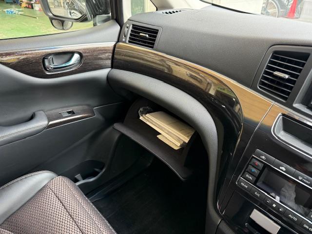 エルグランド ２５０ハイウェイスター　エアロ車高調社外ＡＷナビ地デジバックカメラパワースライドドアサンシェードオットマンＥＴＣインテリキーフォグ（31枚目）