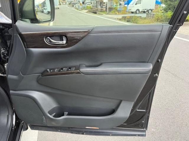 エルグランド ２５０ハイウェイスター　エアロ車高調社外ＡＷナビ地デジバックカメラパワースライドドアサンシェードオットマンＥＴＣインテリキーフォグ（33枚目）