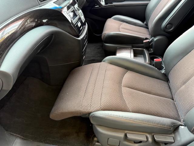 エルグランド ２５０ハイウェイスター　エアロ車高調社外ＡＷナビ地デジバックカメラパワースライドドアサンシェードオットマンＥＴＣインテリキーフォグ（35枚目）