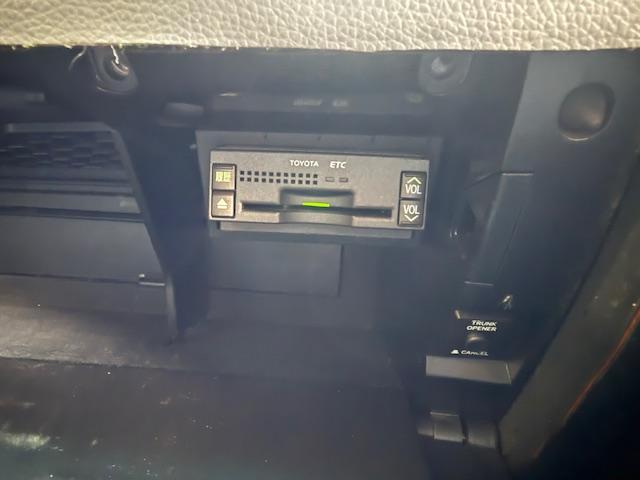 クラウン アスリート　プレミアム５０ｔｈエディション　社外ＡＷ車高調ナビバックカメラ黒革サンルーフＥＴＣシートエアコンパワーシートクルコンフォグスマートキー（27枚目）