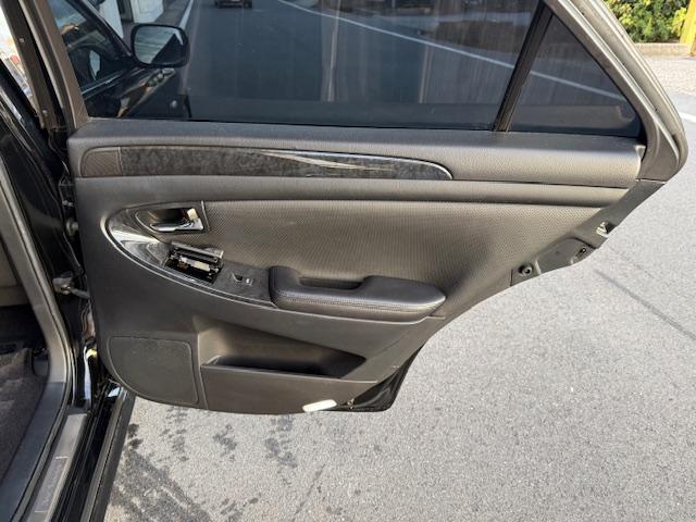 クラウン アスリート　プレミアム５０ｔｈエディション　社外ＡＷ車高調ナビバックカメラ黒革サンルーフＥＴＣシートエアコンパワーシートクルコンフォグスマートキー（35枚目）