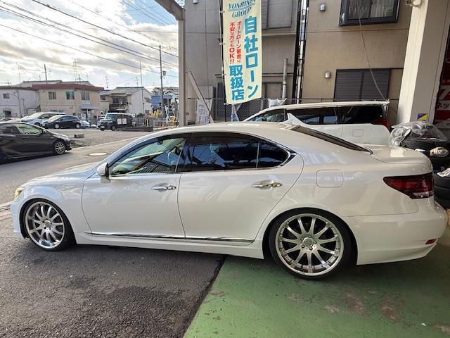 LS LS460 バージョンC Iパッケージ 社外21AW黒革サンルーフパワートランクハンドルヒーターシートエアコンエアサスコントローラーBSMAHSPCSソナーデェイライト(9枚目)