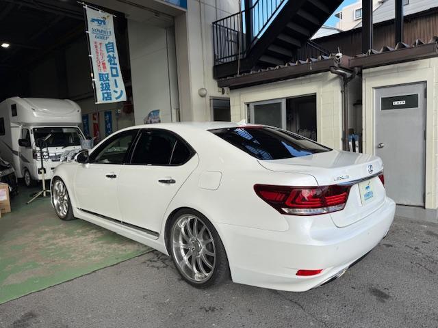 LS LS460 バージョンC Iパッケージ 社外21AW黒革サンルーフパワートランクハンドルヒーターシートエアコンエアサスコントローラーBSMAHSPCSソナーデェイライト(11枚目)