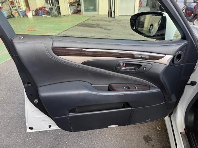 LS LS460 バージョンC Iパッケージ 社外21AW黒革サンルーフパワートランクハンドルヒーターシートエアコンエアサスコントローラーBSMAHSPCSソナーデェイライト(32枚目)