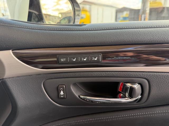 LS LS460 バージョンC Iパッケージ 社外21AW黒革サンルーフパワートランクハンドルヒーターシートエアコンエアサスコントローラーBSMAHSPCSソナーデェイライト(33枚目)