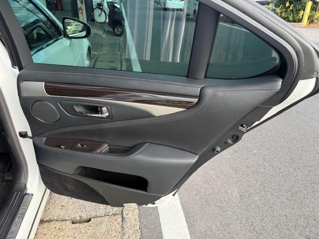 LS LS460 バージョンC Iパッケージ 社外21AW黒革サンルーフパワートランクハンドルヒーターシートエアコンエアサスコントローラーBSMAHSPCSソナーデェイライト(35枚目)