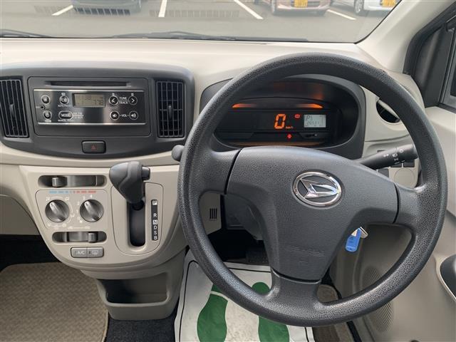 L キーレスエントリー アイドリングストップ CVT 盗難防止システム ABS CD ミュージックプレイヤー接続可 衝突安全ボディ エアコン パワーステアリング(3枚目)