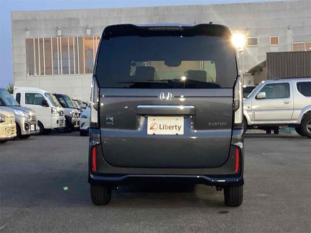 Ｎ－ＢＯＸカスタム ベースグレード　両側スライド・片側電動　クリアランスソナー　オートクルーズコントロール　レーンアシスト　オートライト　スマートキー　アイドリングストップ　電動格納ミラー　シートヒーター　ＣＶＴ　ＥＳＣ　アルミホイール（19枚目）