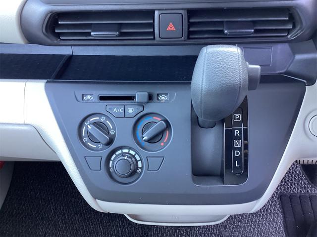 シフトレバー。ぜひ一度お客様の目で確認してください。