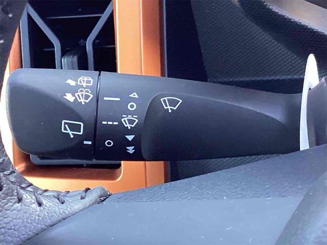 タフト Ｇ　ＥＴＣ　バックカメラ　クリアランスソナー　衝突被害軽減システム　オートライト　スマートキー　アイドリングストップ　電動格納ミラー　シートヒーター　サンルーフ　ＣＶＴ　ＥＳＣ　ＣＤ　ＵＳＢ（11枚目）