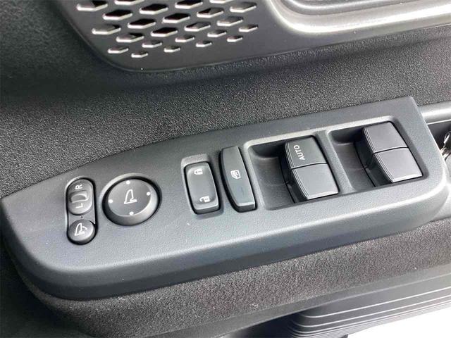 Ｎ－ＢＯＸカスタム ターボ　バックカメラ　両側電動スライドドア　クリアランスソナー　オートクルーズコントロール　レーンアシスト　オートライト　スマートキー　アイドリングストップ　電動格納ミラー　シートヒーター　ＣＶＴ　ＥＳＣ（12枚目）