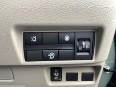 開け閉めラクラク電動スライドドア♪荷物が多いときなど大変助かりますね！ 3