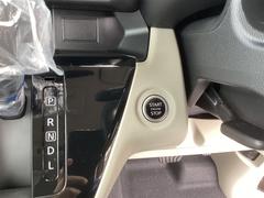 キーを携帯しているだけで、エンジンの始動が可能な装備です。プッシュスタートですのでエンジンの始動もボタンを押すだけです 4