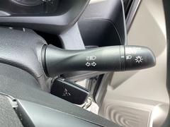 オートライトは、付け忘れや消し忘れを防ぐことができます。高速道路などのトンネルなどにも役立ちます。 4