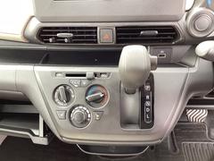 必ず使用するシフトレバー。確りと確認したいですね。 3