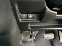 『アイドリングストップ』クルマが停車すると自動的にエンジンを停止し、無駄な燃料消費や排出ガスを抑えます。素早くエンジンを再始動させるなど、ドライバーの感覚とズレのない自然な制御を目指しています。 4