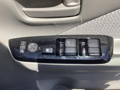 パワーウィンドウ付き☆運転席で全部の窓を開閉することが可能！！快適にドライブをお楽しみいただけます☆ 4