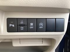 接触を未然に防ぐ、クリアランスソナー搭載です。車を守るためには必須のアイテムですね。 3