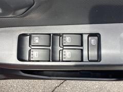 パワーウィンドウ付き☆運転席で全部の窓を開閉することが可能！！快適にドライブをお楽しみいただけます☆ 4