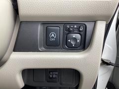 『アイドリングストップ』クルマが停車すると自動的にエンジンを停止し、無駄な燃料消費や排出ガスを抑えます。素早くエンジンを再始動させるなど、ドライバーの感覚とズレのない自然な制御を目指しています。 3