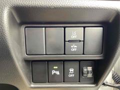 接触を未然に防ぐ、クリアランスソナー搭載です。車を守るためには必須のアイテムですね。 3