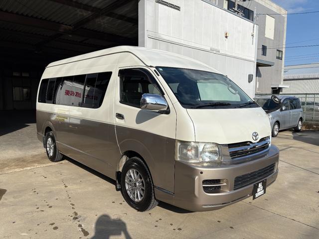 ハイエースワゴン グランドキャビン 実走行4万km台★修復歴無★パールII★パワースライドドア★10人乗り★ナビ★バックカメラ★フリップダウンモニター★レザー調シートカバー★オートステップ★ワイドスーパーロングハイルーフ★フルサイズ★(2枚目)