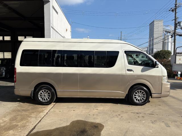 ハイエースワゴン グランドキャビン 実走行4万km台★修復歴無★パールII★パワースライドドア★10人乗り★ナビ★バックカメラ★フリップダウンモニター★レザー調シートカバー★オートステップ★ワイドスーパーロングハイルーフ★フルサイズ★(3枚目)