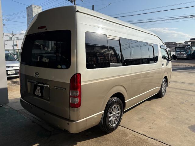 ハイエースワゴン グランドキャビン 実走行4万km台★修復歴無★パールII★パワースライドドア★10人乗り★ナビ★バックカメラ★フリップダウンモニター★レザー調シートカバー★オートステップ★ワイドスーパーロングハイルーフ★フルサイズ★(4枚目)