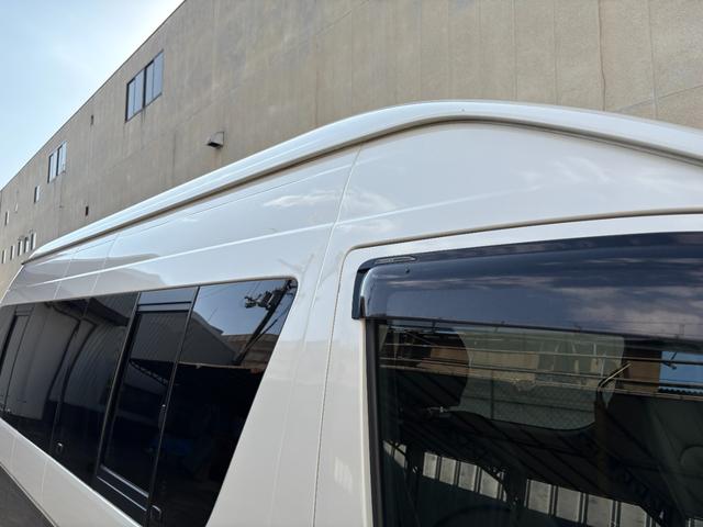 ハイエースワゴン グランドキャビン 実走行4万km台★修復歴無★パールII★パワースライドドア★10人乗り★ナビ★バックカメラ★フリップダウンモニター★レザー調シートカバー★オートステップ★ワイドスーパーロングハイルーフ★フルサイズ★(12枚目)