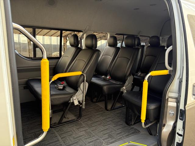 ハイエースワゴン グランドキャビン 実走行4万km台★修復歴無★パールII★パワースライドドア★10人乗り★ナビ★バックカメラ★フリップダウンモニター★レザー調シートカバー★オートステップ★ワイドスーパーロングハイルーフ★フルサイズ★(15枚目)