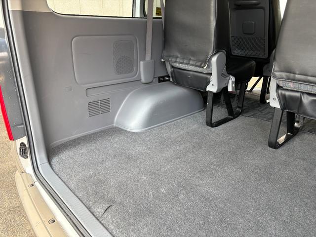 ハイエースワゴン グランドキャビン 実走行4万km台★修復歴無★パールII★パワースライドドア★10人乗り★ナビ★バックカメラ★フリップダウンモニター★レザー調シートカバー★オートステップ★ワイドスーパーロングハイルーフ★フルサイズ★(26枚目)