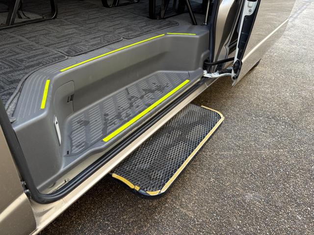 ハイエースワゴン グランドキャビン 実走行4万km台★修復歴無★パールII★パワースライドドア★10人乗り★ナビ★バックカメラ★フリップダウンモニター★レザー調シートカバー★オートステップ★ワイドスーパーロングハイルーフ★フルサイズ★(33枚目)