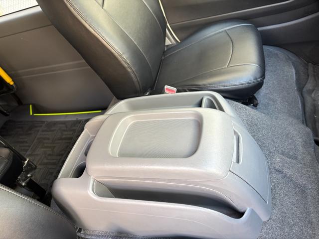 ハイエースワゴン グランドキャビン 実走行4万km台★修復歴無★パールII★パワースライドドア★10人乗り★ナビ★バックカメラ★フリップダウンモニター★レザー調シートカバー★オートステップ★ワイドスーパーロングハイルーフ★フルサイズ★(37枚目)