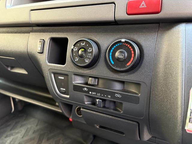 ハイエースワゴン グランドキャビン 実走行4万km台★修復歴無★パールII★パワースライドドア★10人乗り★ナビ★バックカメラ★フリップダウンモニター★レザー調シートカバー★オートステップ★ワイドスーパーロングハイルーフ★フルサイズ★(39枚目)