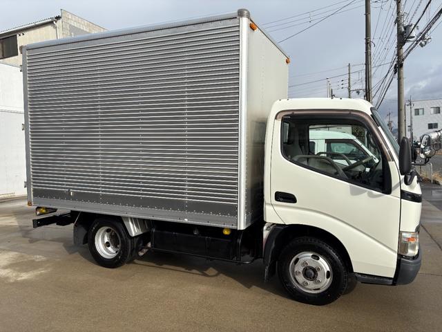 トヨエース 　２トンアルミバン★実走行４．５万ｋｍ★修復歴無★最大積載量２０００ｋｇ★５速ＭＴ★２７００ｃｃガソリンエンジン★荷箱内側替え施工仕上げ★車両総重量４５３５ｋｇ★５トン未満免許★ＥＴＣ★３人乗★（2枚目）