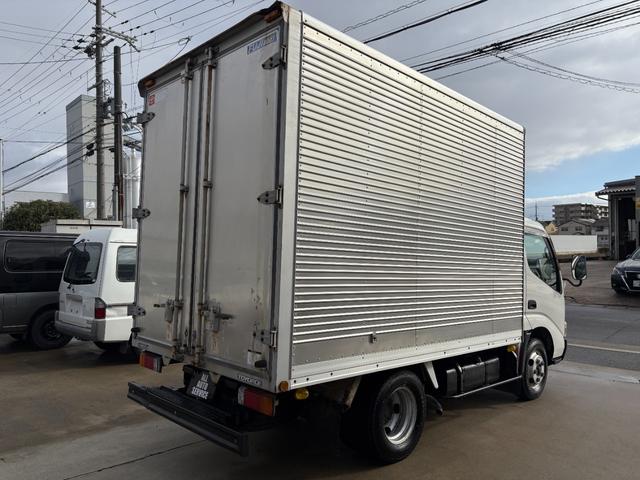 トヨエース 　２トンアルミバン★実走行４．５万ｋｍ★修復歴無★最大積載量２０００ｋｇ★５速ＭＴ★２７００ｃｃガソリンエンジン★荷箱内側替え施工仕上げ★車両総重量４５３５ｋｇ★５トン未満免許★ＥＴＣ★３人乗★（3枚目）