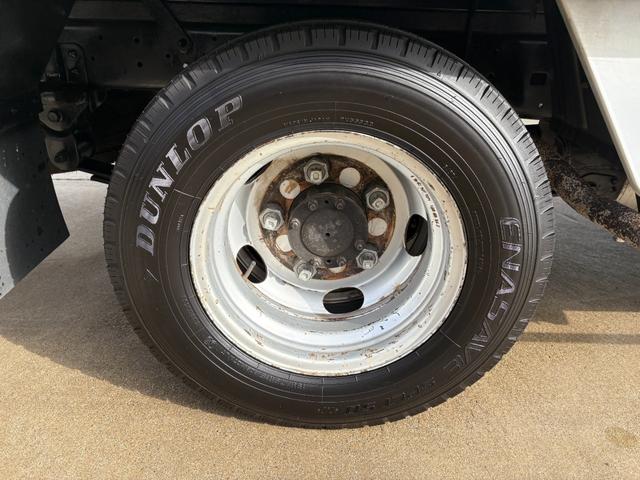 トヨエース 　２トンアルミバン★実走行４．５万ｋｍ★修復歴無★最大積載量２０００ｋｇ★５速ＭＴ★２７００ｃｃガソリンエンジン★荷箱内側替え施工仕上げ★車両総重量４５３５ｋｇ★５トン未満免許★ＥＴＣ★３人乗★（15枚目）