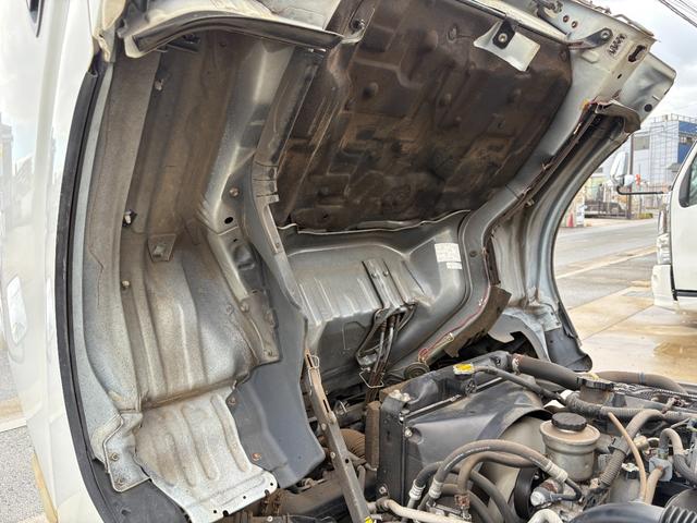 トヨエース 　２トンアルミバン★実走行４．５万ｋｍ★修復歴無★最大積載量２０００ｋｇ★５速ＭＴ★２７００ｃｃガソリンエンジン★荷箱内側替え施工仕上げ★車両総重量４５３５ｋｇ★５トン未満免許★ＥＴＣ★３人乗★（24枚目）