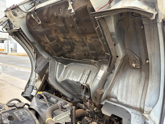 トヨエース 　２トンアルミバン★実走行４．５万ｋｍ★修復歴無★最大積載量２０００ｋｇ★５速ＭＴ★２７００ｃｃガソリンエンジン★荷箱内側替え施工仕上げ★車両総重量４５３５ｋｇ★５トン未満免許★ＥＴＣ★３人乗★（27枚目）