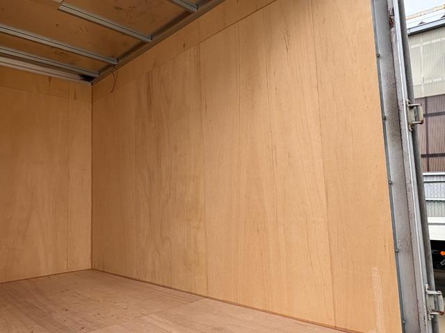 トヨエース 　２トンアルミバン★実走行４．５万ｋｍ★修復歴無★最大積載量２０００ｋｇ★５速ＭＴ★２７００ｃｃガソリンエンジン★荷箱内側替え施工仕上げ★車両総重量４５３５ｋｇ★５トン未満免許★ＥＴＣ★３人乗★（33枚目）