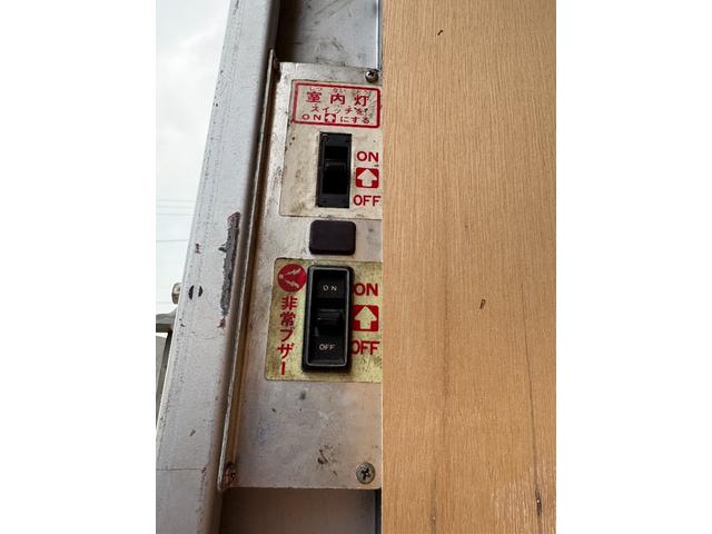 トヨエース 　２トンアルミバン★実走行４．５万ｋｍ★修復歴無★最大積載量２０００ｋｇ★５速ＭＴ★２７００ｃｃガソリンエンジン★荷箱内側替え施工仕上げ★車両総重量４５３５ｋｇ★５トン未満免許★ＥＴＣ★３人乗★（35枚目）