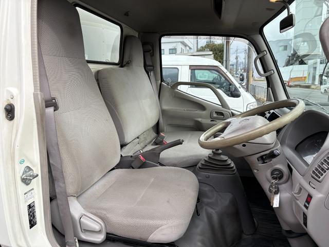 トヨエース 　２トンアルミバン★実走行４．５万ｋｍ★修復歴無★最大積載量２０００ｋｇ★５速ＭＴ★２７００ｃｃガソリンエンジン★荷箱内側替え施工仕上げ★車両総重量４５３５ｋｇ★５トン未満免許★ＥＴＣ★３人乗★（37枚目）