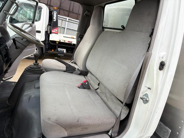 トヨエース 　２トンアルミバン★実走行４．５万ｋｍ★修復歴無★最大積載量２０００ｋｇ★５速ＭＴ★２７００ｃｃガソリンエンジン★荷箱内側替え施工仕上げ★車両総重量４５３５ｋｇ★５トン未満免許★ＥＴＣ★３人乗★（42枚目）