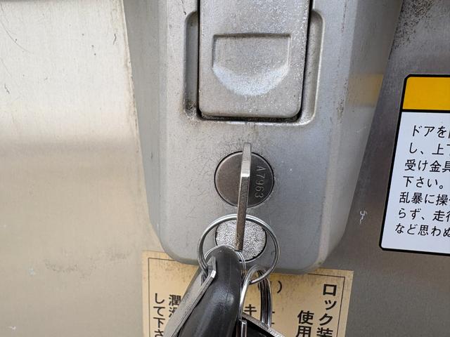 トヨエース 　２トンアルミバン★実走行４．５万ｋｍ★修復歴無★最大積載量２０００ｋｇ★５速ＭＴ★２７００ｃｃガソリンエンジン★荷箱内側替え施工仕上げ★車両総重量４５３５ｋｇ★５トン未満免許★ＥＴＣ★３人乗★（47枚目）