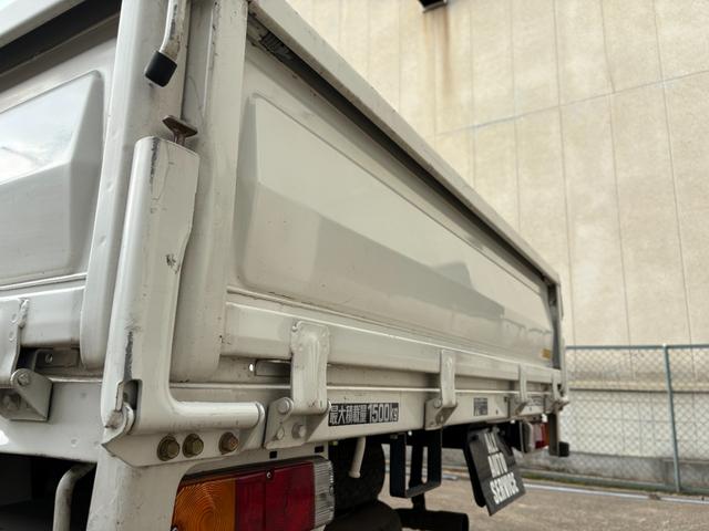 トヨエース ロングフルジャストロー 実走行0.4万km台★4224km★修復歴無★ロング★平ボディー★4ナンバー小型貨物★三方開★低床★リアWタイヤ★集中ロック★テールゲートチェーン★3人乗り★積載量1500kg★5速MT★(16枚目)