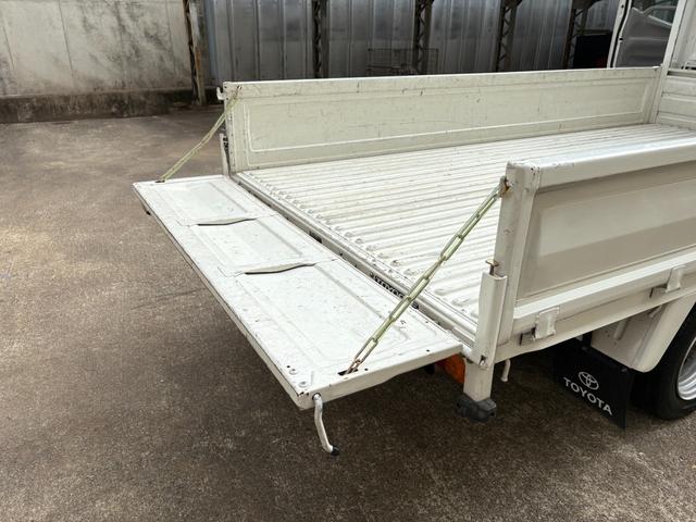 トヨエース ロングフルジャストロー 実走行0.4万km台★4224km★修復歴無★ロング★平ボディー★4ナンバー小型貨物★三方開★低床★リアWタイヤ★集中ロック★テールゲートチェーン★3人乗り★積載量1500kg★5速MT★(25枚目)